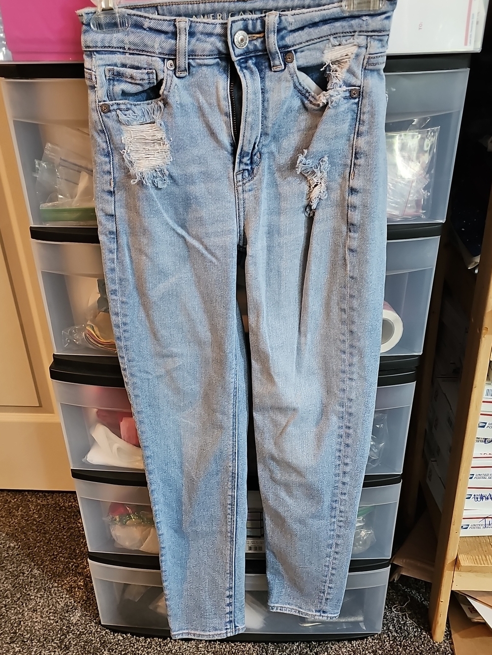 American Eagle Outfitters Light Wash Distressed Mom Staight Leg Jeans 000